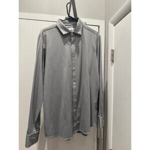 Mizzen + Main Mizzen and Main Medium Trim Shirt Build Your Dream Closest Today